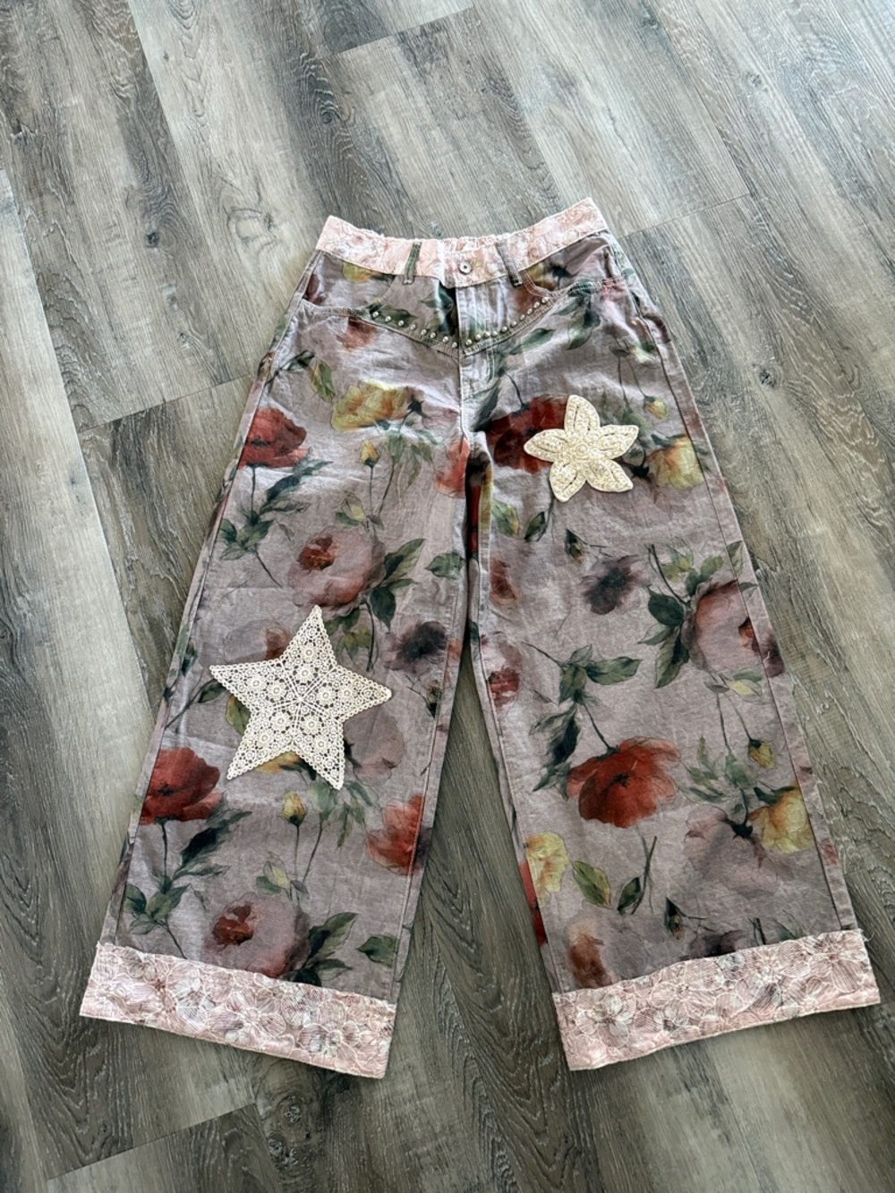 NWOT POL  Floral Wide-Leg Appliqué Pants - sz s